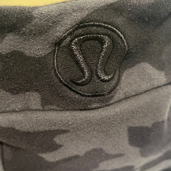 Lululemon Scuba Black Camo Hoodie - Picture 4 of 6